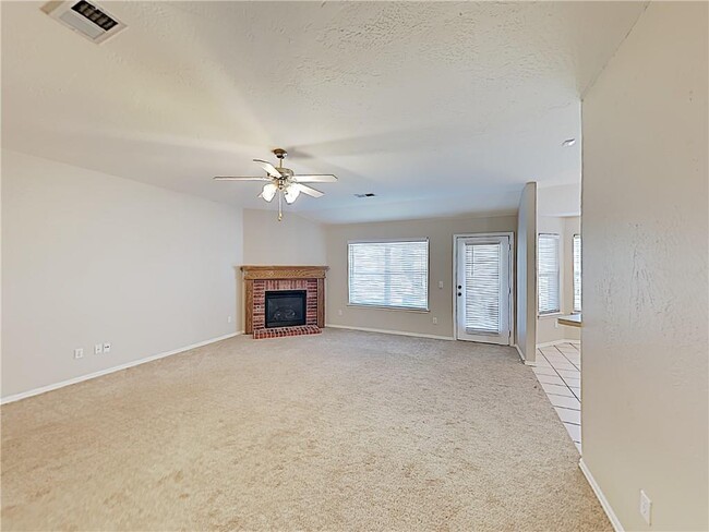 419 S Pointe Ln in Mustang, OK - Building Photo - Building Photo