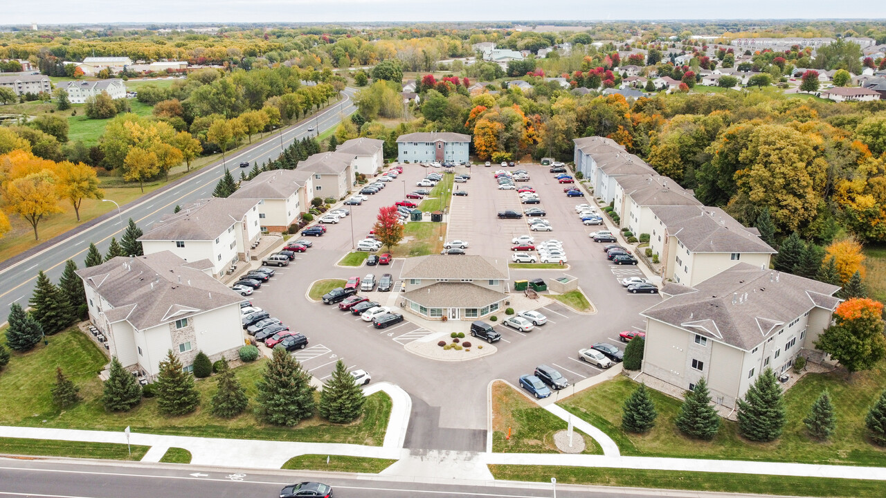 College Station in Mankato, MN - Building Photo