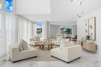 701 N Mashta Dr in Key Biscayne, FL - Building Photo - Building Photo