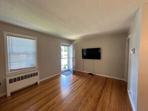 1300 Warwick Dr in Burlington, NC - Building Photo - Building Photo