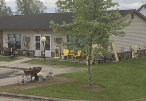 100 First St in Shirley, IN - Building Photo