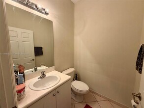 12951 SW 133rd St in Miami, FL - Foto de edificio - Building Photo