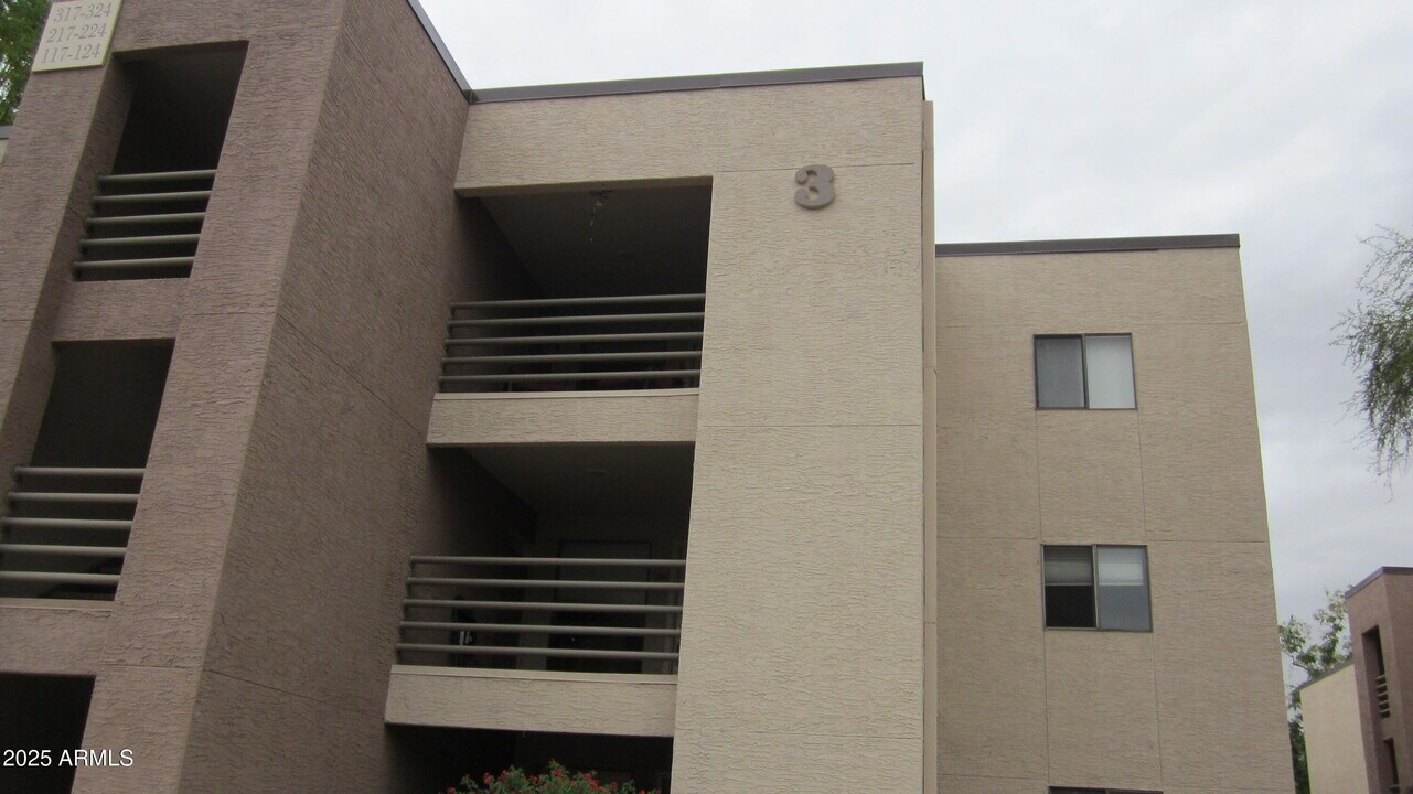 1340 N Recker Rd in Mesa, AZ - Foto de edificio