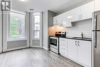 205 Gerrard St E in Toronto, ON - Building Photo - Building Photo