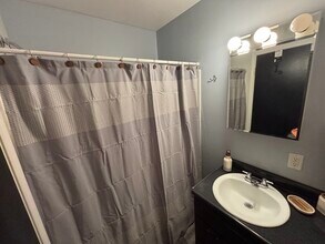 105 W Florida Ave, Unit 105 W. Florida in Urbana, IL - Foto de edificio - Building Photo