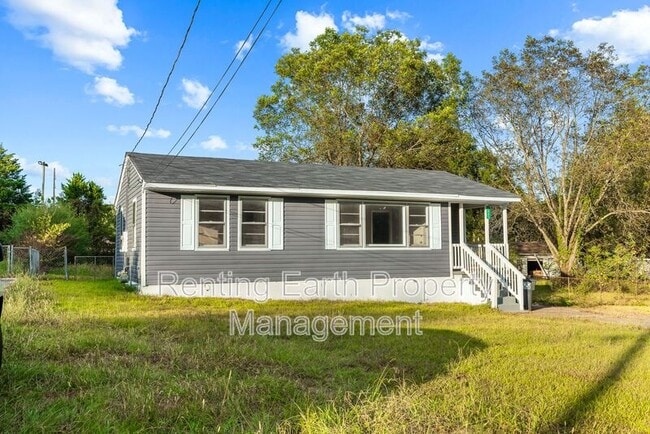 2421 Circle Dr in Hueytown, AL - Building Photo - Building Photo