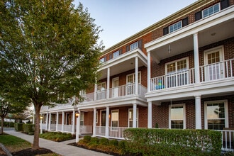 2B Ellington Road in Mechanicsburg, PA - Foto de edificio - Building Photo