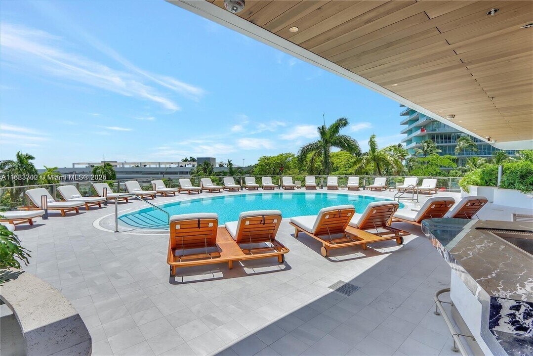2655 S Bayshore Dr in Miami, FL - Building Photo