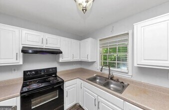 1432 Forest Villa Dr NW in Conyers, GA - Building Photo - Building Photo