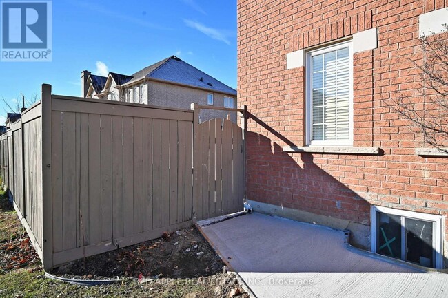 6 Braddock Dr in Brampton, ON - Building Photo - Building Photo