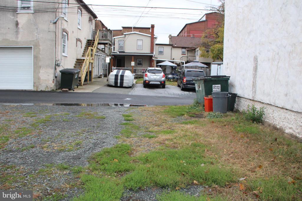 130 N Mill St in Birdsboro, PA - Building Photo