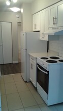 Vista del Mar in North Vancouver, BC - Building Photo - Building Photo