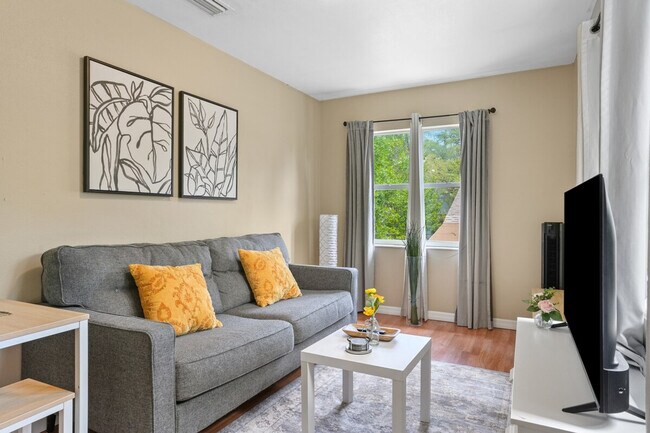 3404 1/2 N 11th St in Tampa, FL - Building Photo - Building Photo