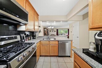 20 Peach Tree Ln in Westmont, IL - Building Photo - Building Photo