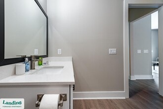 300 E Broad St, Unit 539 in Savannah, GA - Building Photo - Building Photo