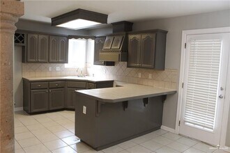 15 Umar Ave in McAllen, TX - Building Photo - Building Photo