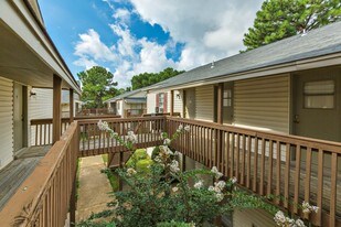 Foxhaven Apartments in Southaven, MS - Building Photo