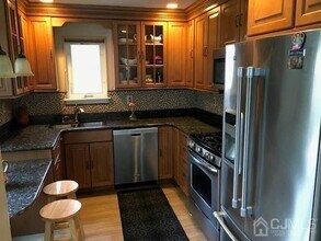 27 Jeffrey Cir in Dayton, NJ - Building Photo - Building Photo