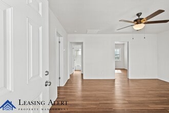 700 S Kalisher St in San Fernando, CA - Building Photo - Building Photo