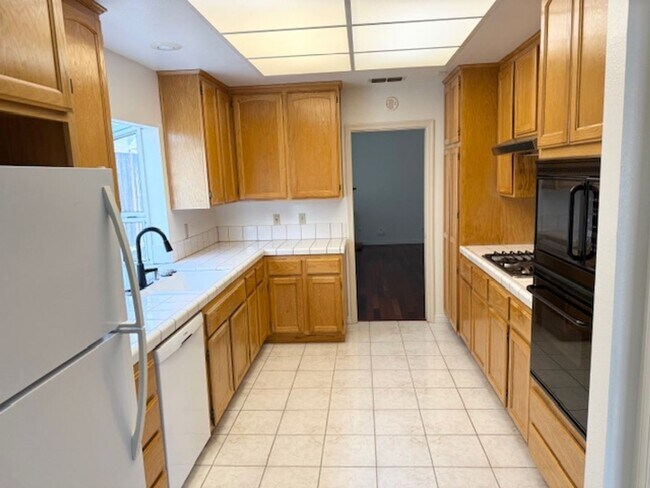 6512 Crestwood Dr in Castro Valley, CA - Building Photo - Building Photo