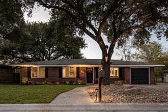 214 Helena St, Unit ID1071607P in Bryan, TX - Foto de edificio - Building Photo