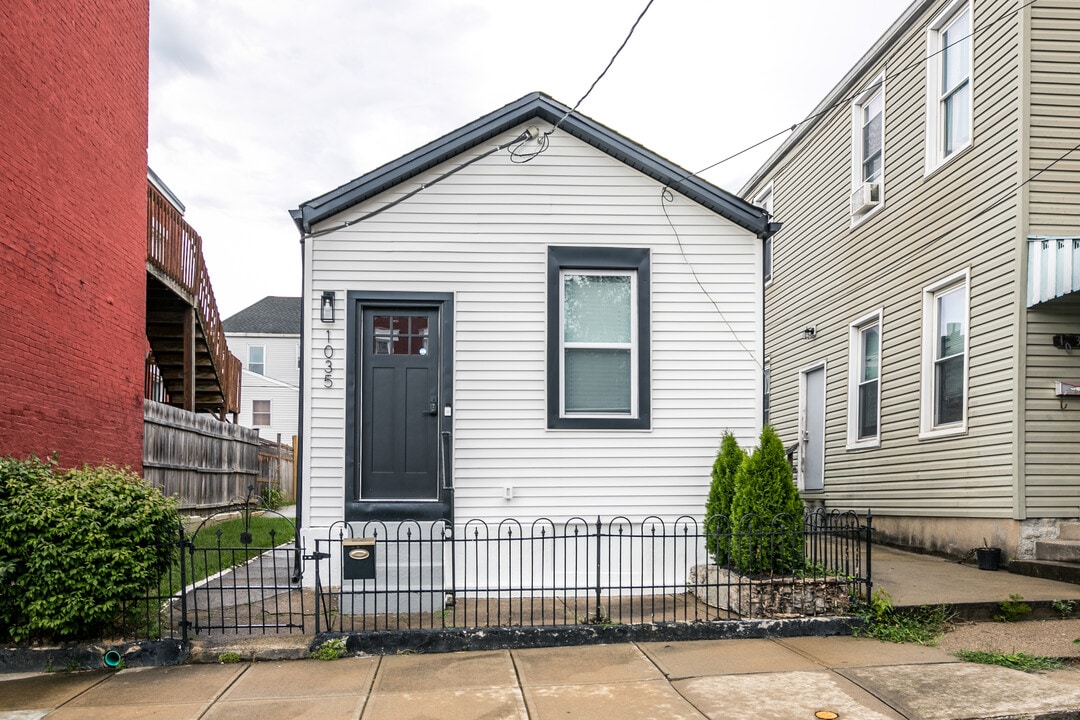 1035 Hamlet St in Newport, KY - Building Photo