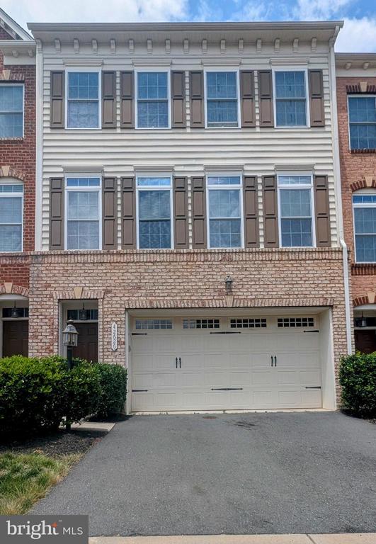 42626 Offenham Terrace in Chantilly, VA - Building Photo - Building Photo