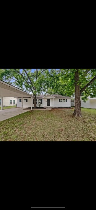 3604 Katrine St in Haltom City, TX - Building Photo
