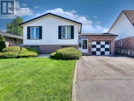 7740 Chorozy St in Niagara Falls, ON - Building Photo