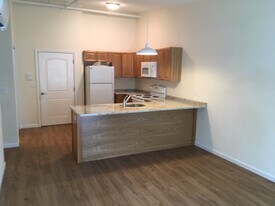 90 Alden Ave in Enfield, CT - Building Photo