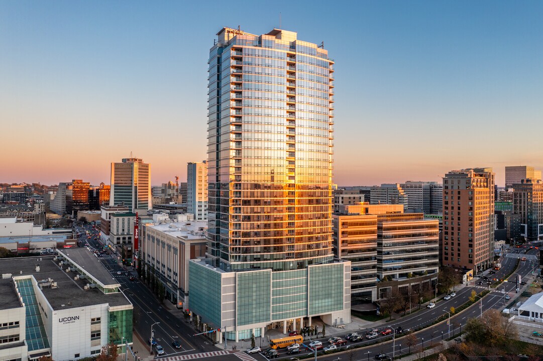 Park Tower Stamford in Stamford, CT - Foto de edificio
