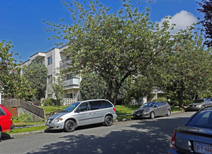 8833 Montcalm St in Vancouver, BC - Building Photo - Building Photo