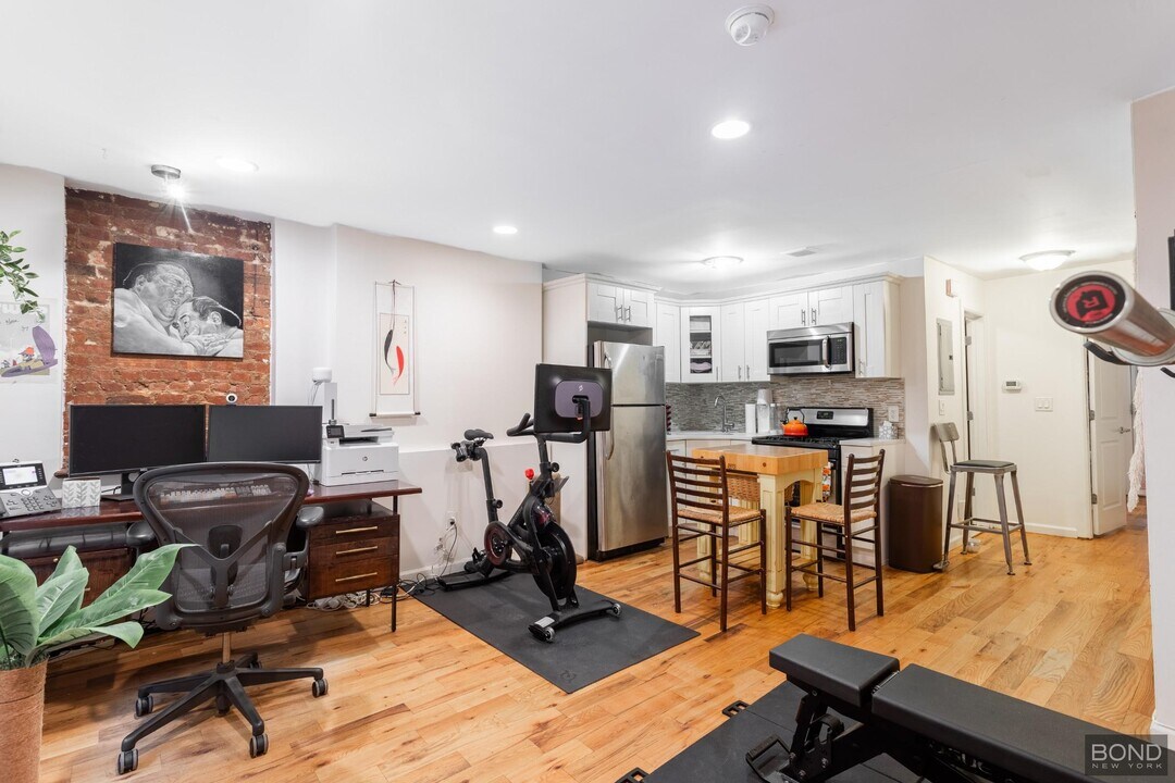 403 Monroe St in Brooklyn, NY - Building Photo