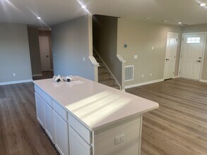 1143 Lisenbee Wy in Clarksville, TN - Building Photo - Building Photo