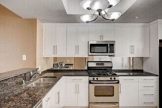 210 E Flamingo Rd in Las Vegas, NV - Building Photo - Building Photo