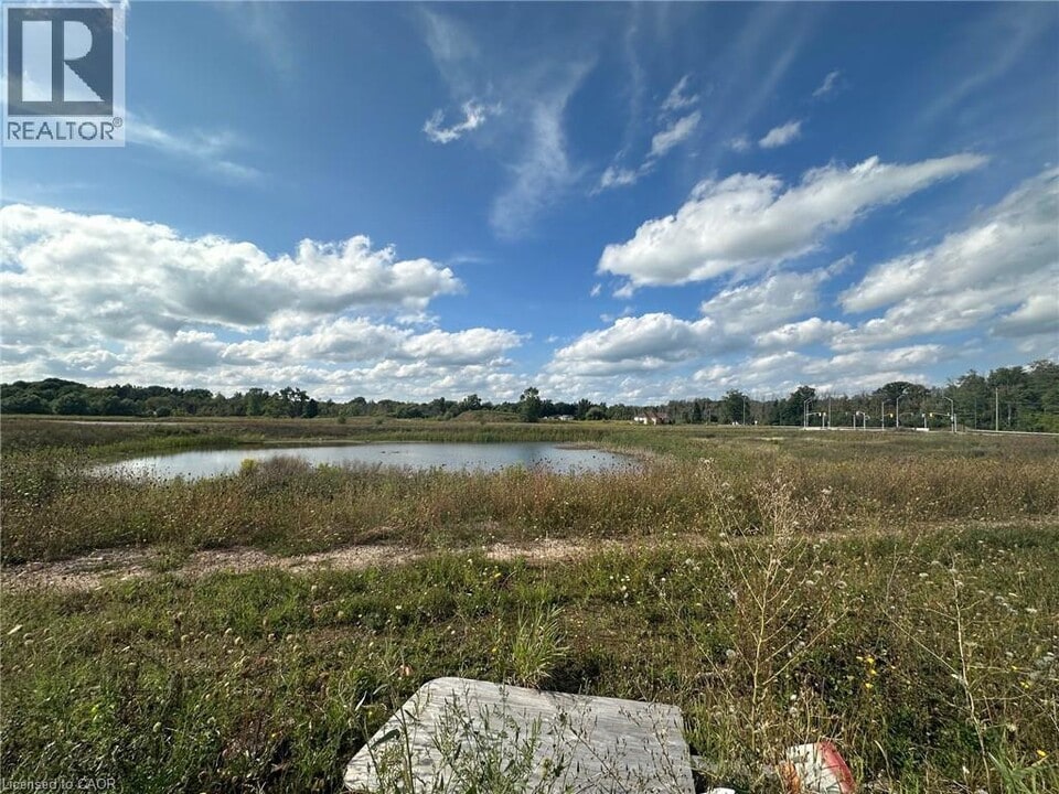 7 Hiscott Dr in Hamilton, ON - Building Photo