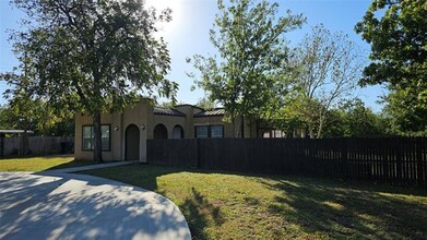 2426 Swenson St in Abilene, TX - Foto de edificio - Building Photo