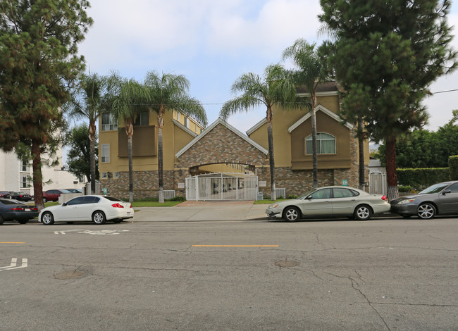 Residential Condominium in Glendale, CA - Building Photo - Building Photo