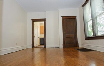 2371 Summit St in Columbus, OH - Foto de edificio - Building Photo