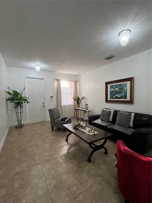 13235 SW 128th St in Miami, FL - Building Photo - Building Photo