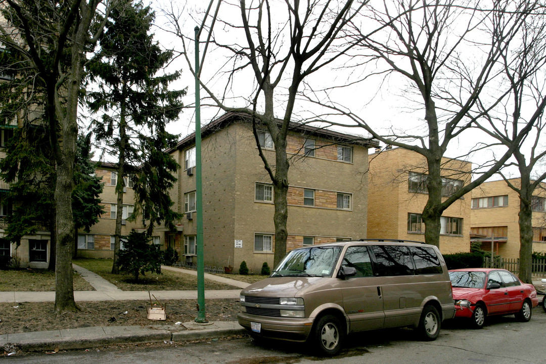 2624 W Greenleaf Ave in Chicago, IL - Building Photo