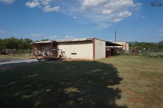 2065 Peterson Rd S in Iowa Park, TX - Building Photo - Building Photo