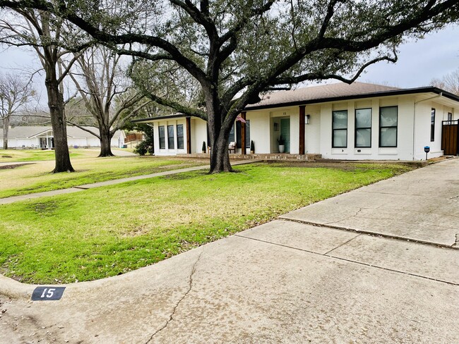 15 Legend Rd in Benbrook, TX - Building Photo - Building Photo