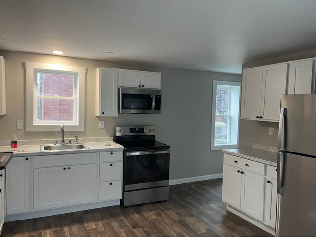99 Pine St-Unit -2 in Bangor, ME - Building Photo - Building Photo