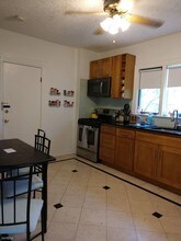 489 Main St-Unit -Apt 2 in Medford, MA - Foto de edificio - Building Photo