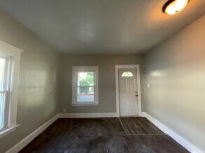 237 E Victoria St in South Bend, IN - Building Photo - Building Photo