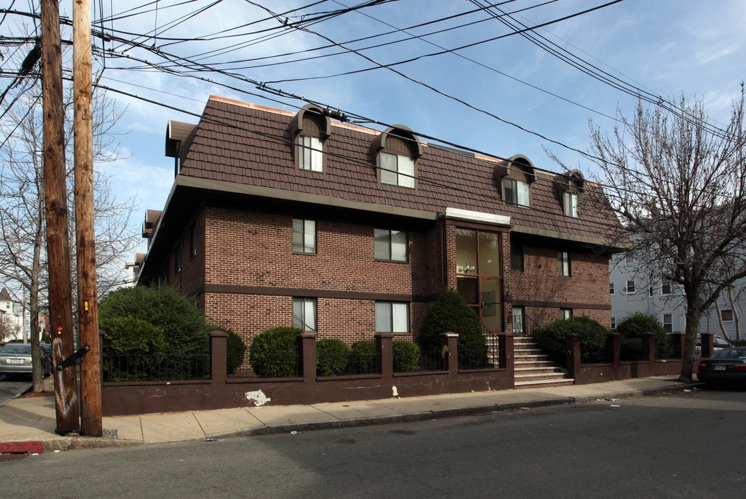 84 Grant St in Somerville, MA - Foto de edificio