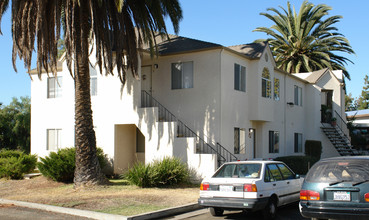 Bostonia Palms Apartments in El Cajon, CA - Foto de edificio - Building Photo