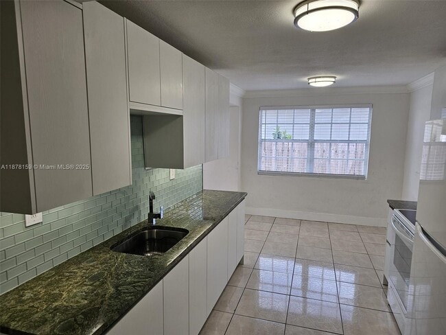 651 SW 66th Ave in Miami, FL - Building Photo - Building Photo