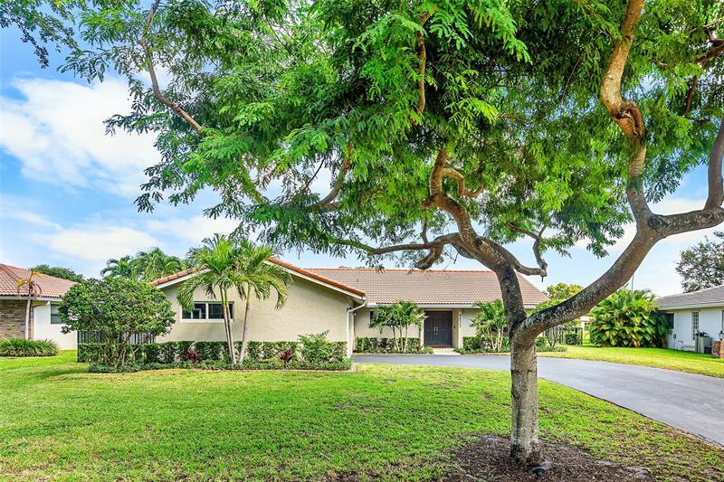 8833 NW 1st St in Coral Springs, FL - Building Photo